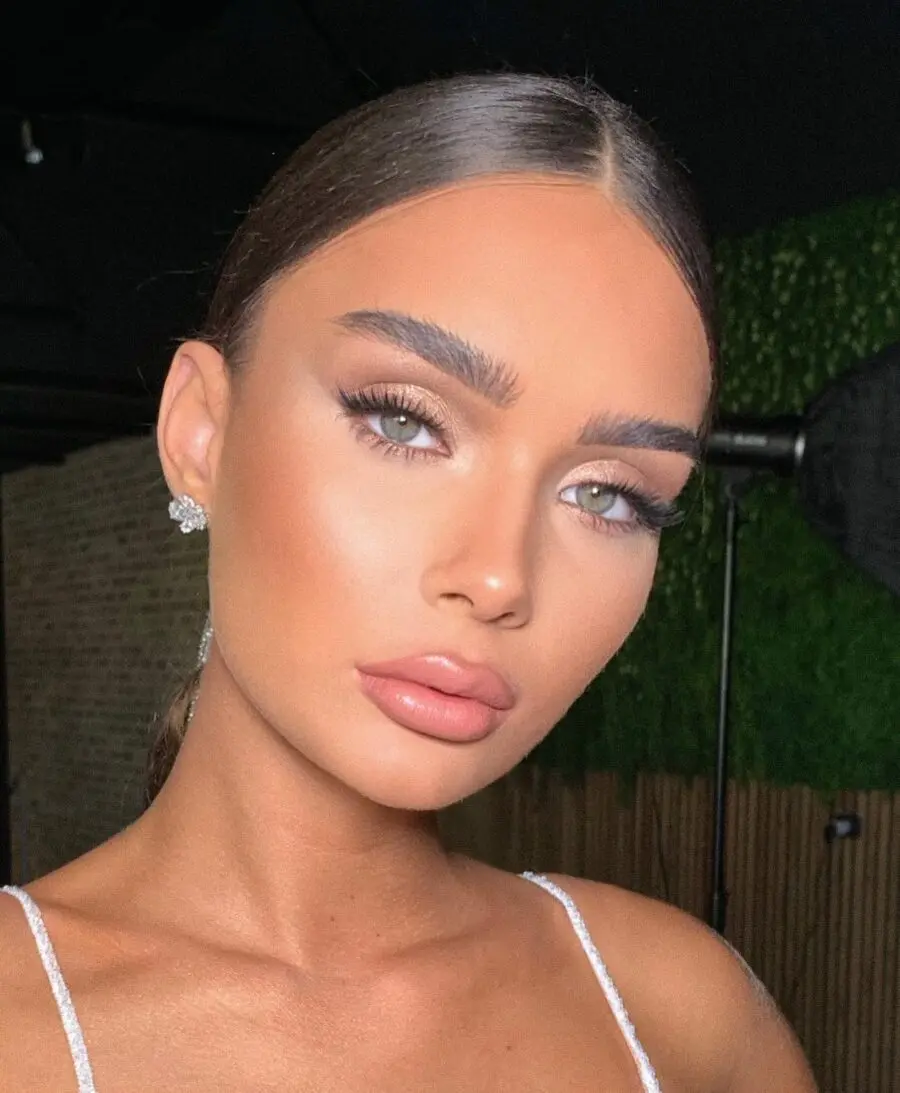 Glamorous bridal look with soft elegance