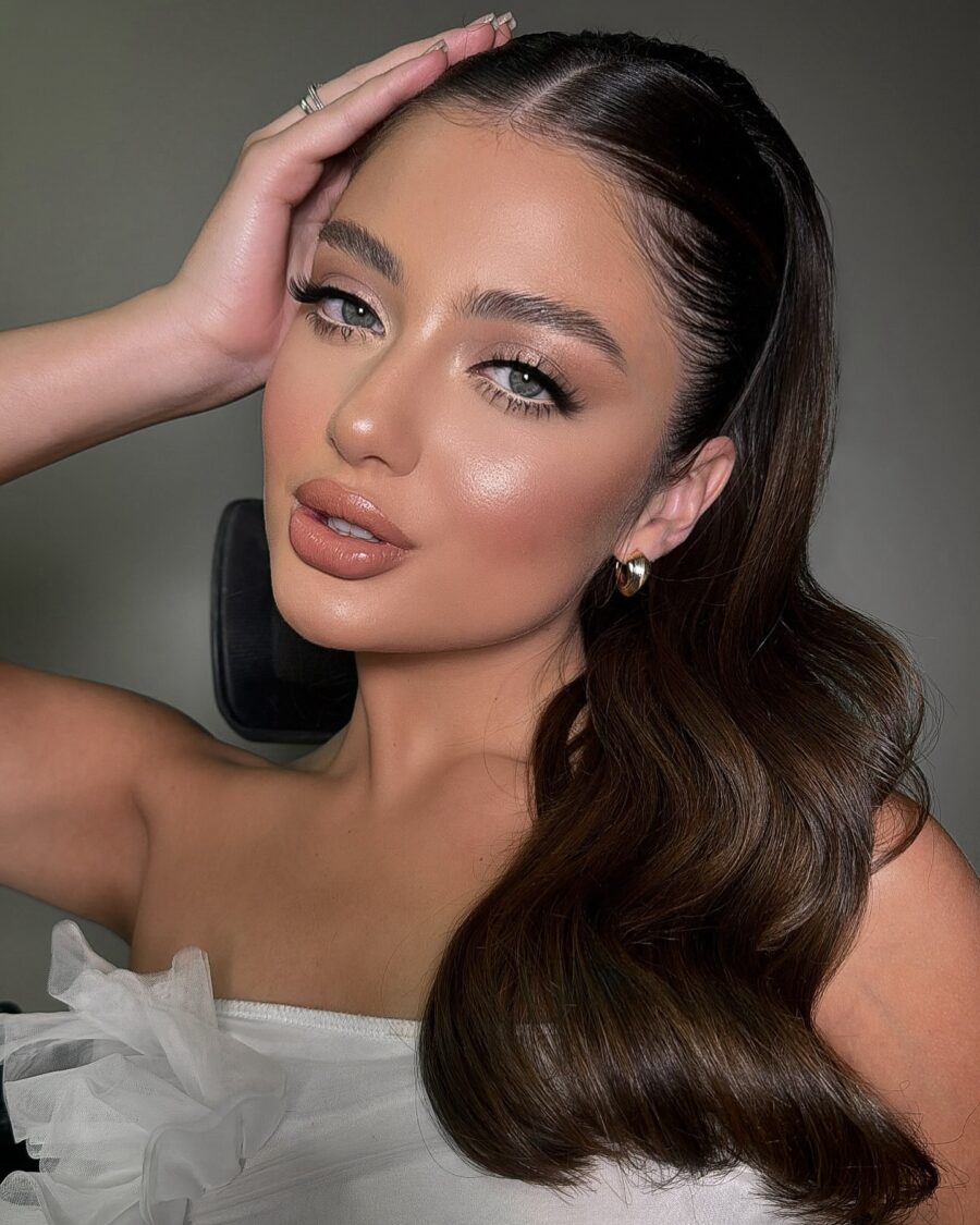 Radiant bridal makeup for a timeless look
