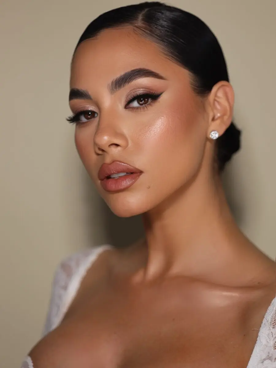 Stunning bridal makeup with soft glam vibes