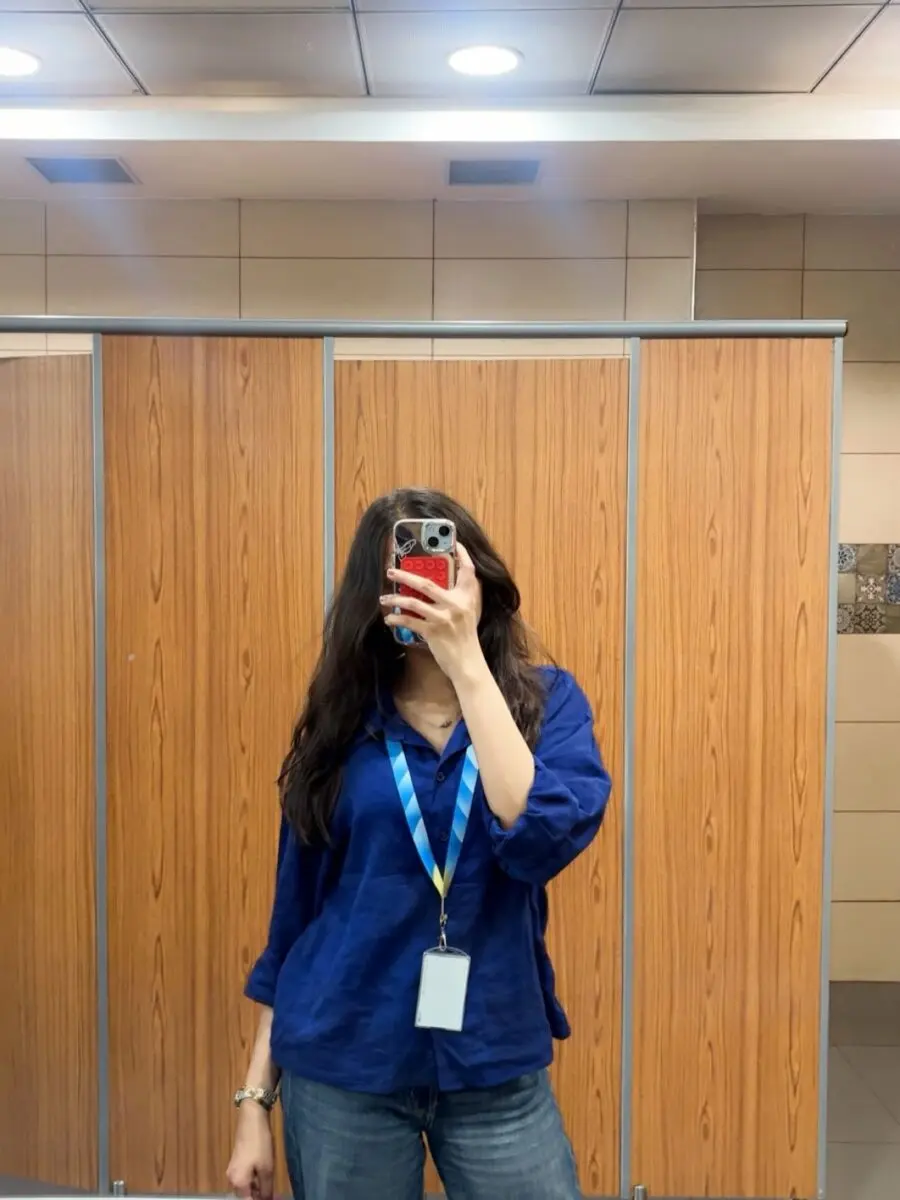 Stylish denim and blue shirt combination