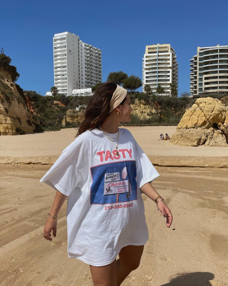 Effortlessly Stylish Beach Look for All Seasons