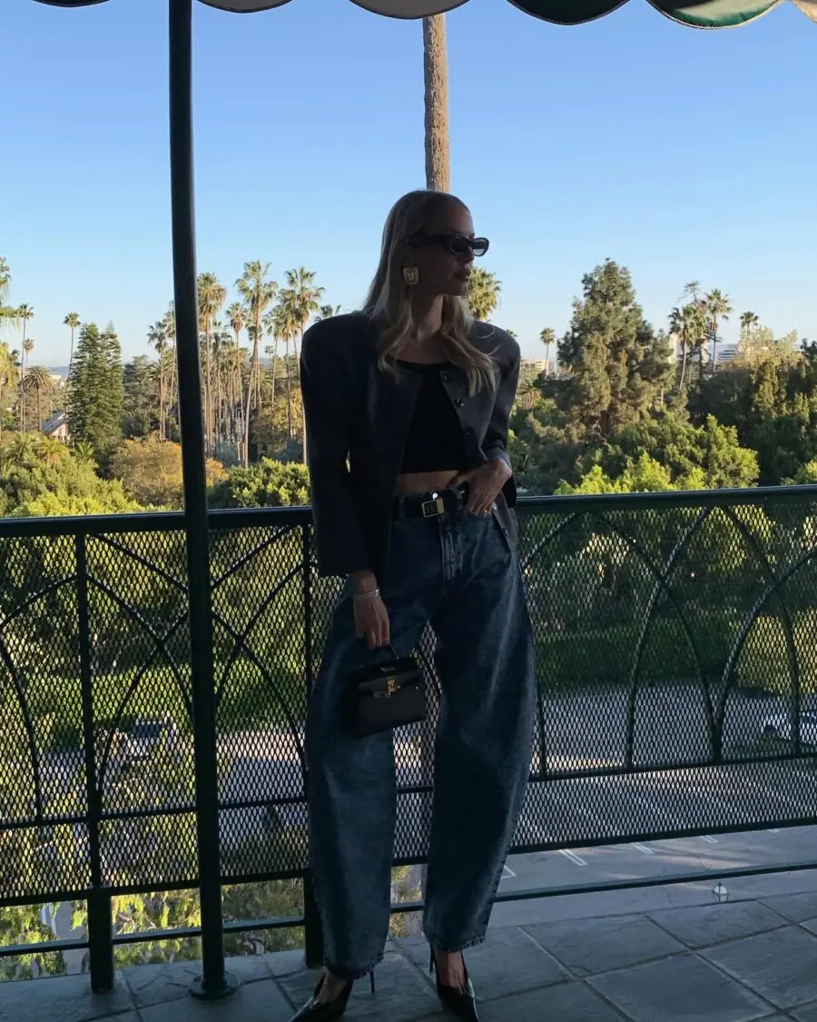 Stylish black jacket with high-waisted jeans