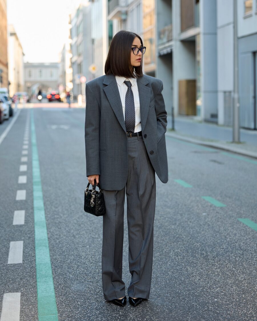 Chic Semi-Formal Look for Urban Settings