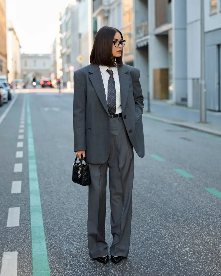 Chic Semi-Formal Look for Urban Settings