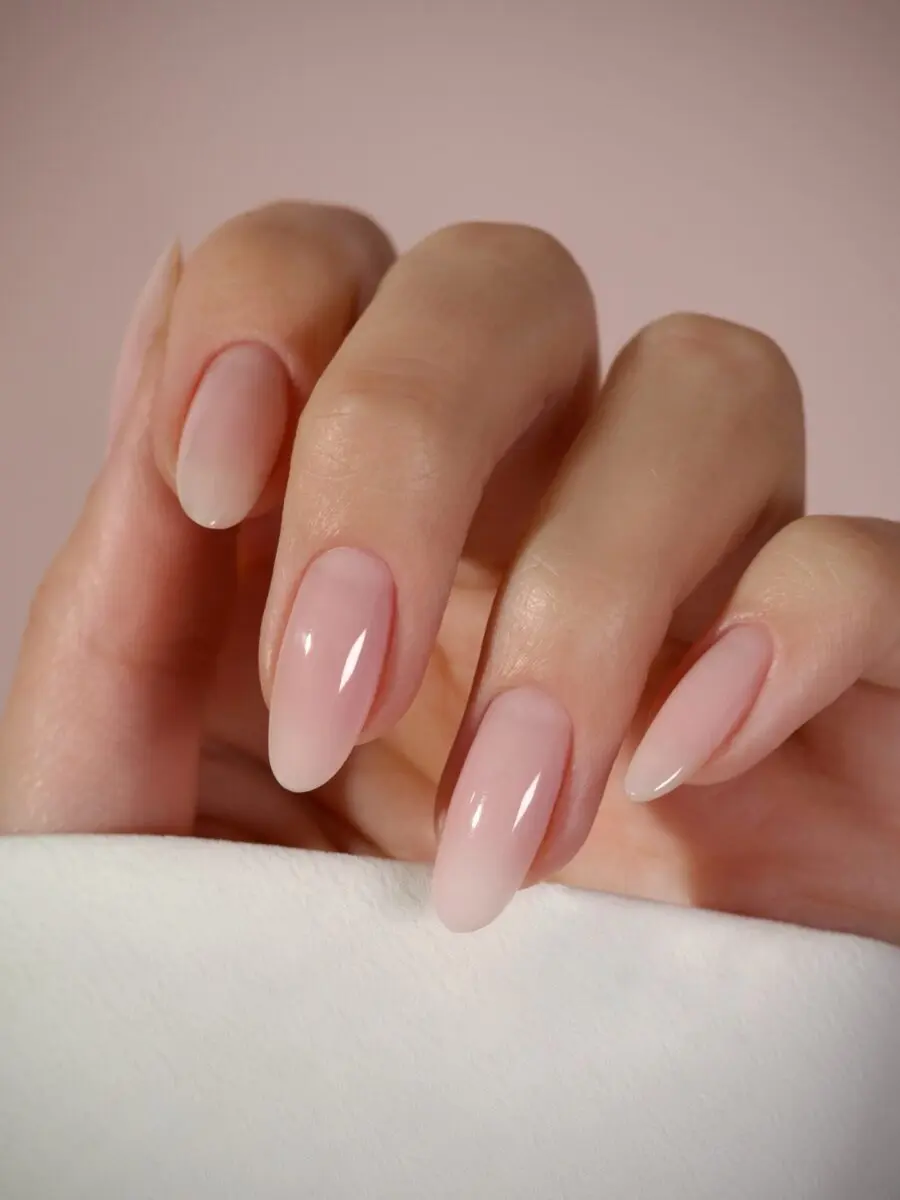Chic and Minimalist Pink Ombre Nails