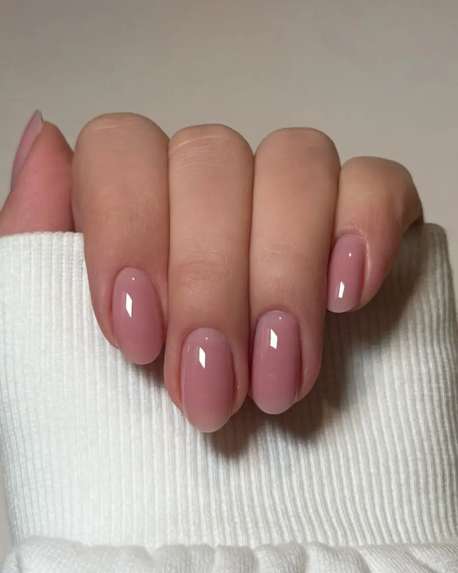 Elegant pink nails for a clean girl vibe