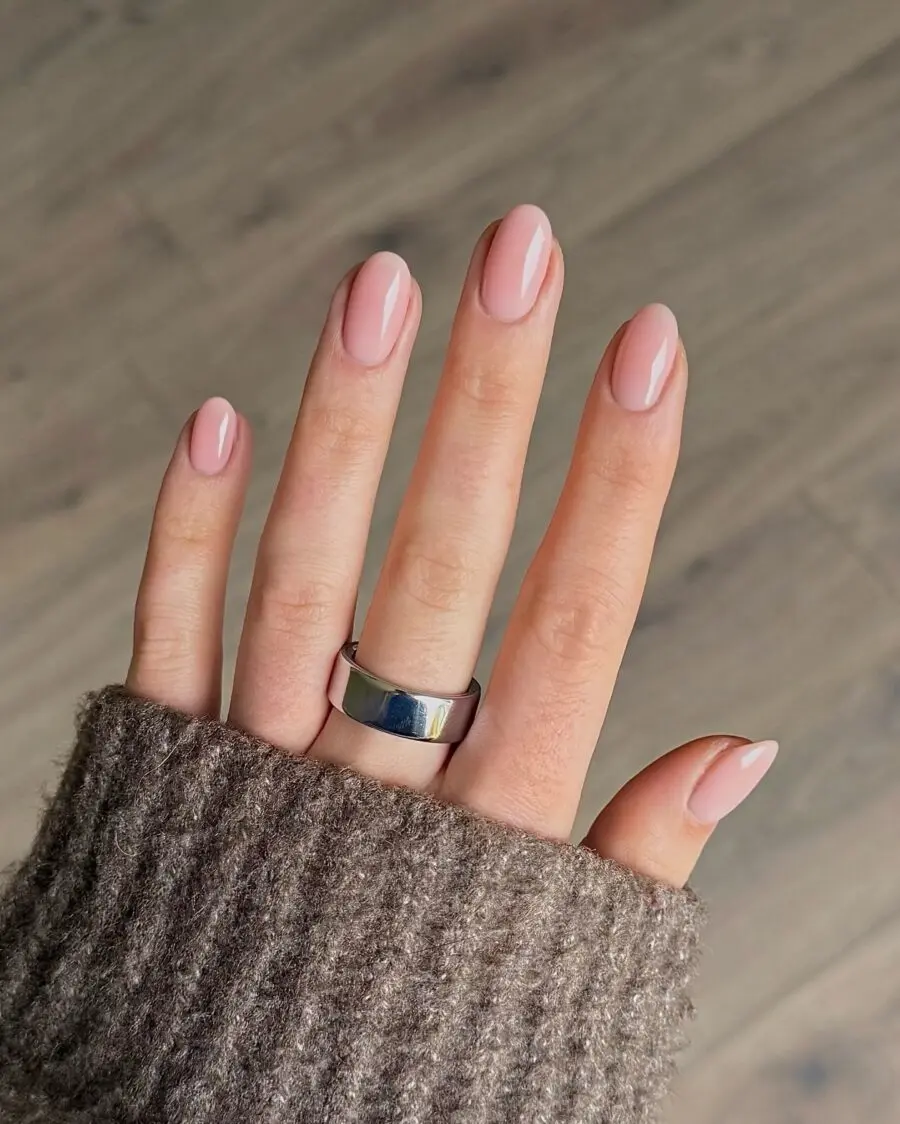 Elegant pastel pink oval nails for modern vibes