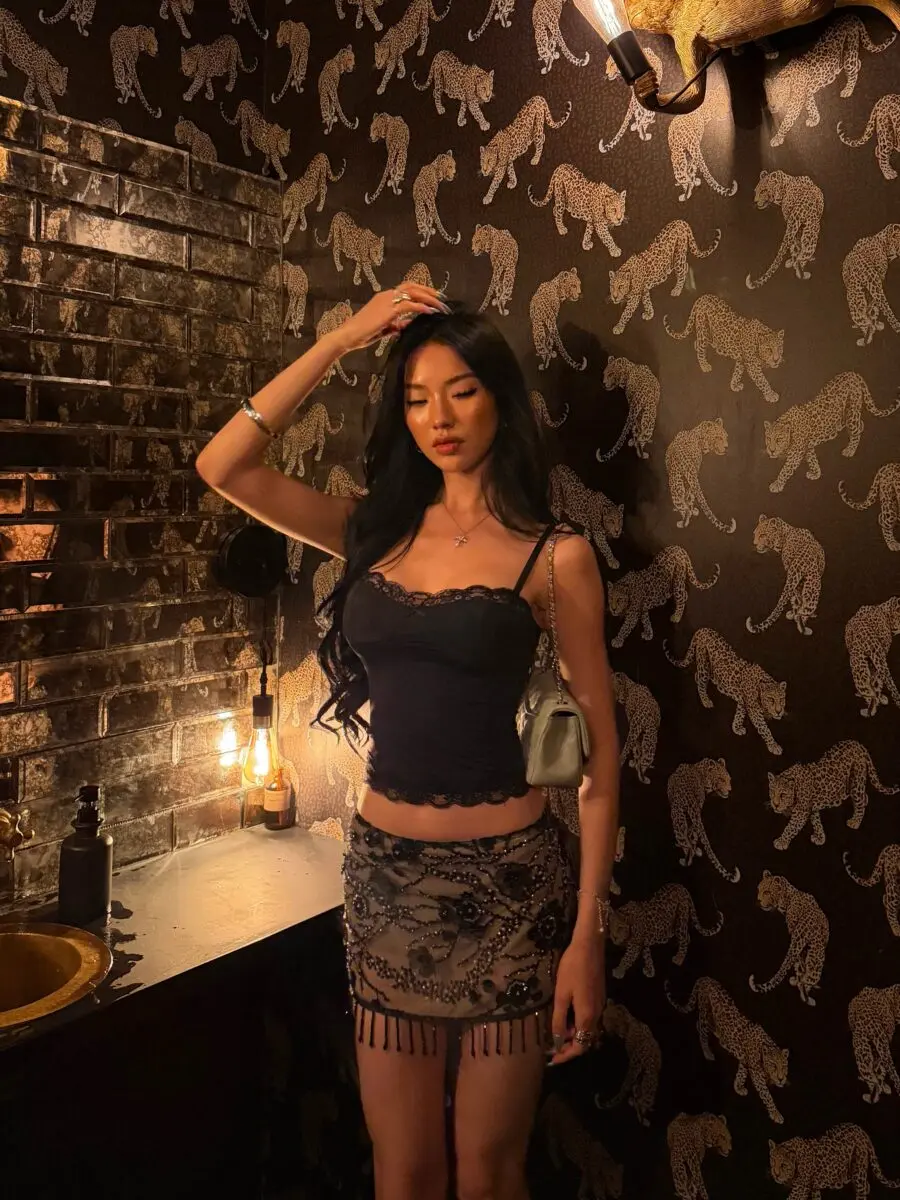 Chic club look with elegant lace details