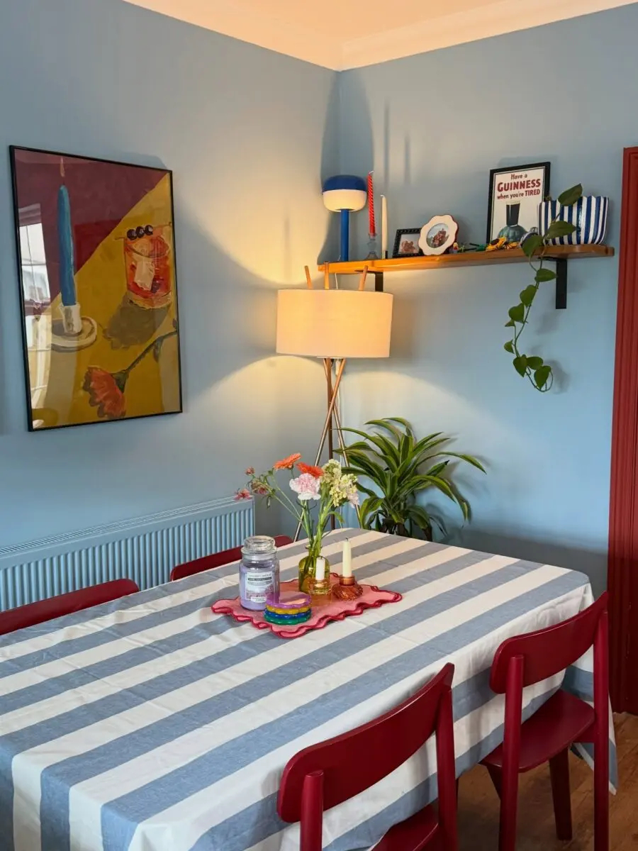Charming and colorful dining room atmosphere