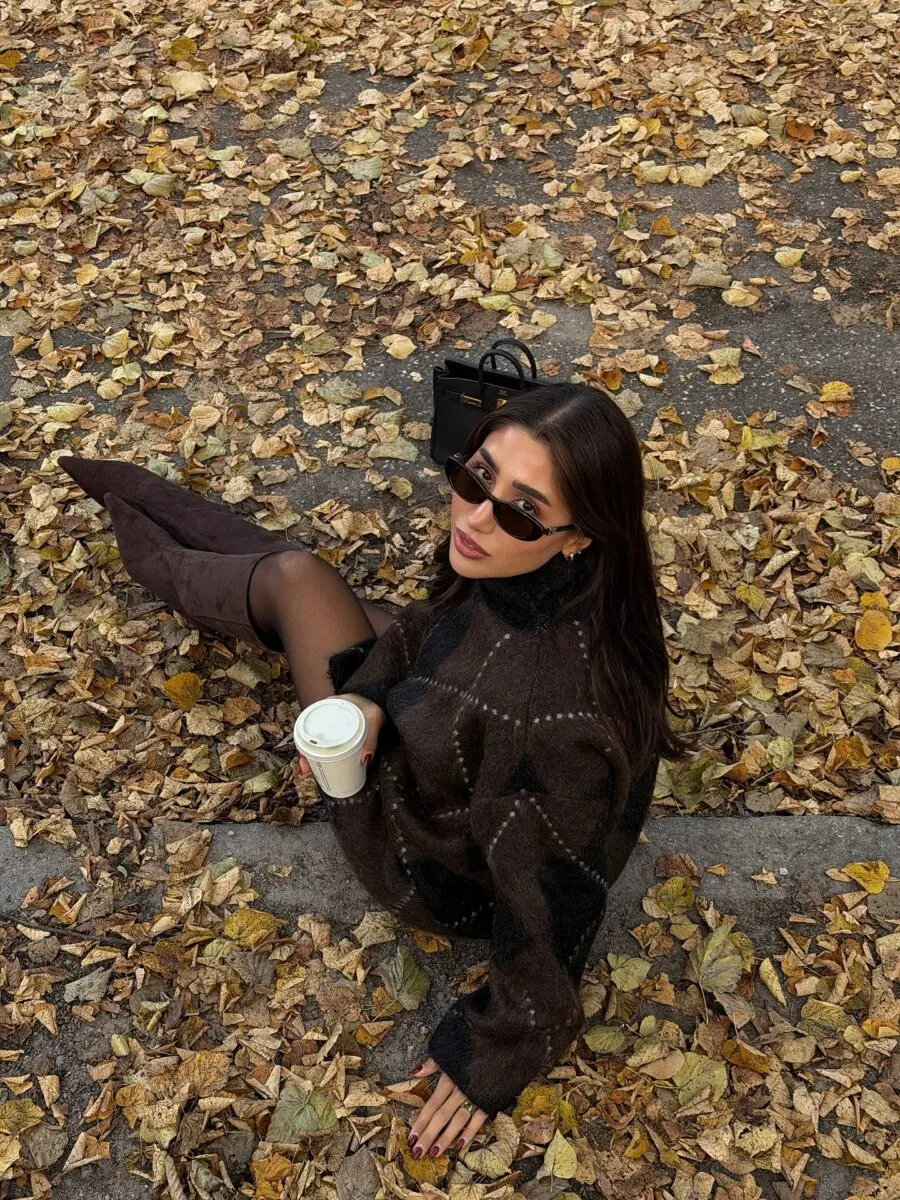 Chic Fall Ensemble with Sweater and Boots