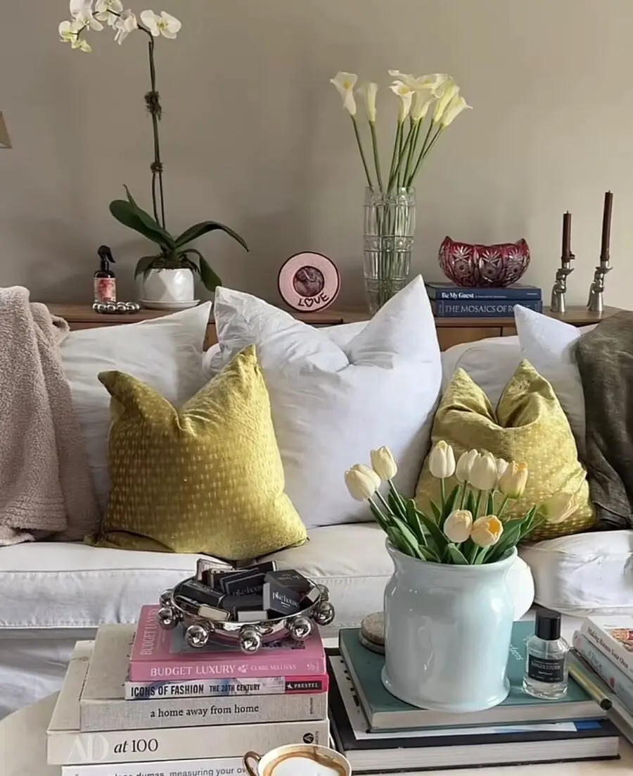 Charming coffee table cozy with floral accents