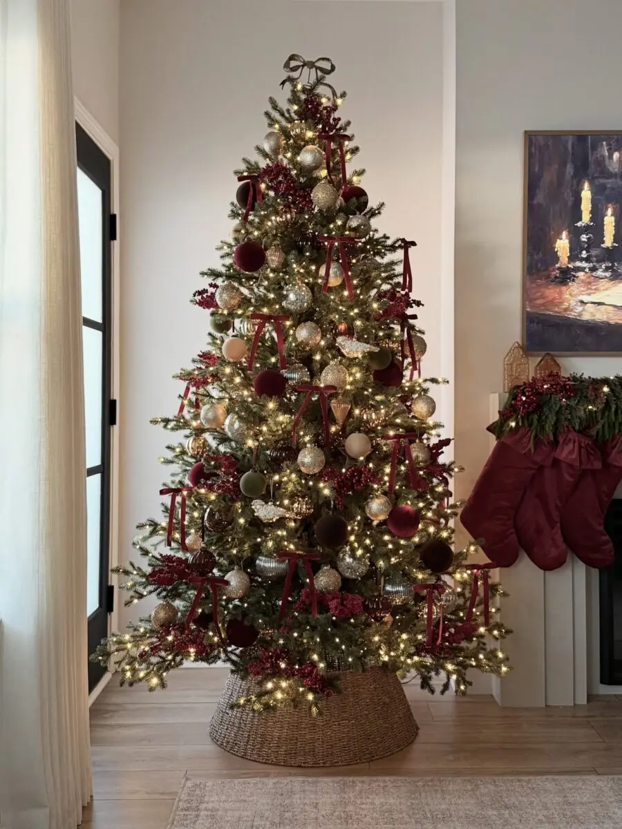Elegant red and gold themed Christmas tree