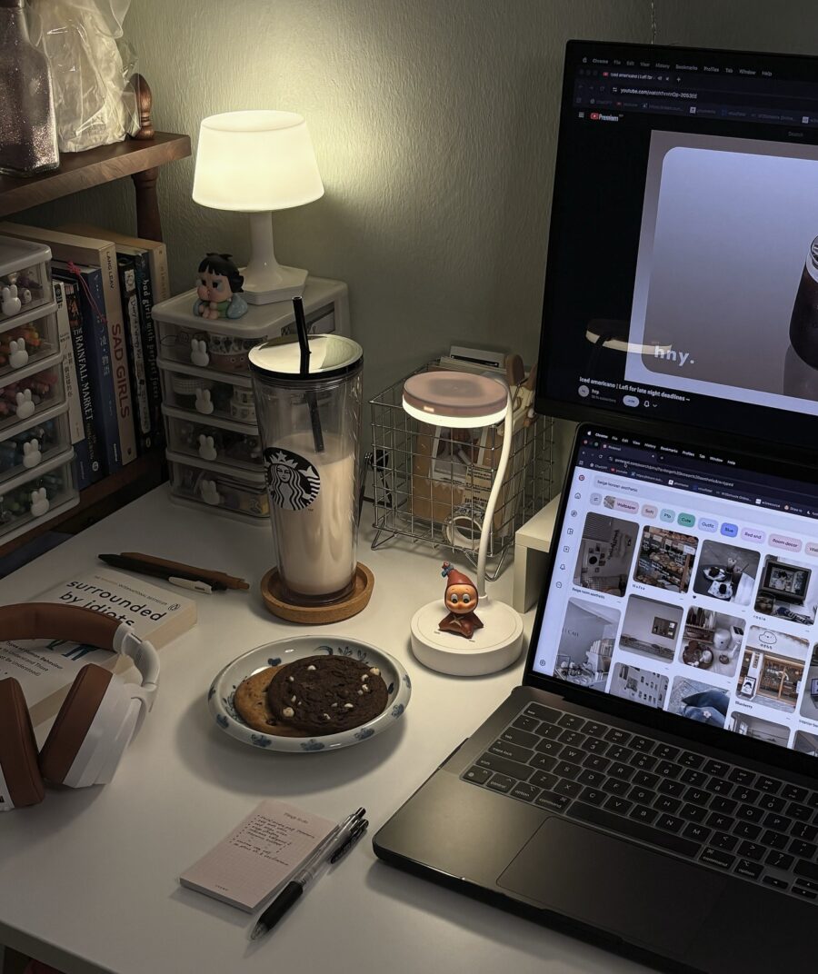 Cozy study desk oozing comfort and creativity