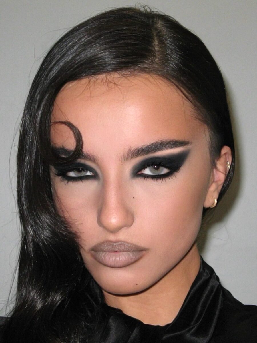 Intensely Dramatic Dark Feminine Makeup Style