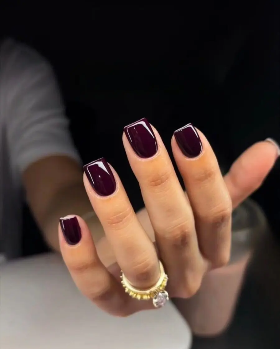 Stunning glossy burgundy nails for dark vibes