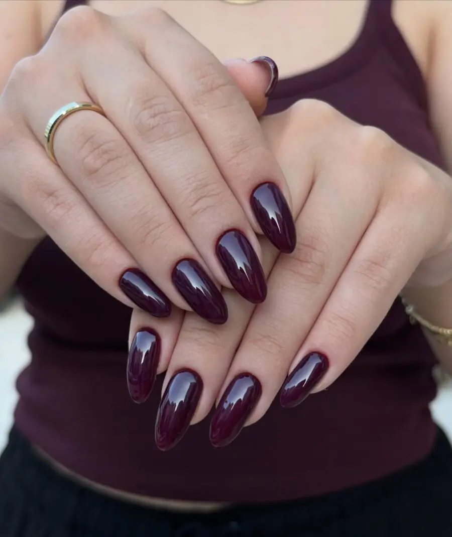 Glamorous burgundy nails with elegant shine