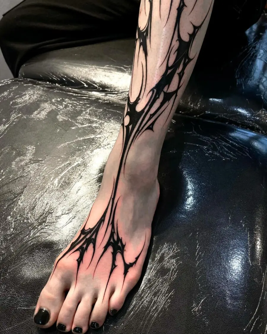 Elegant abstract lines for daring tattoo lovers