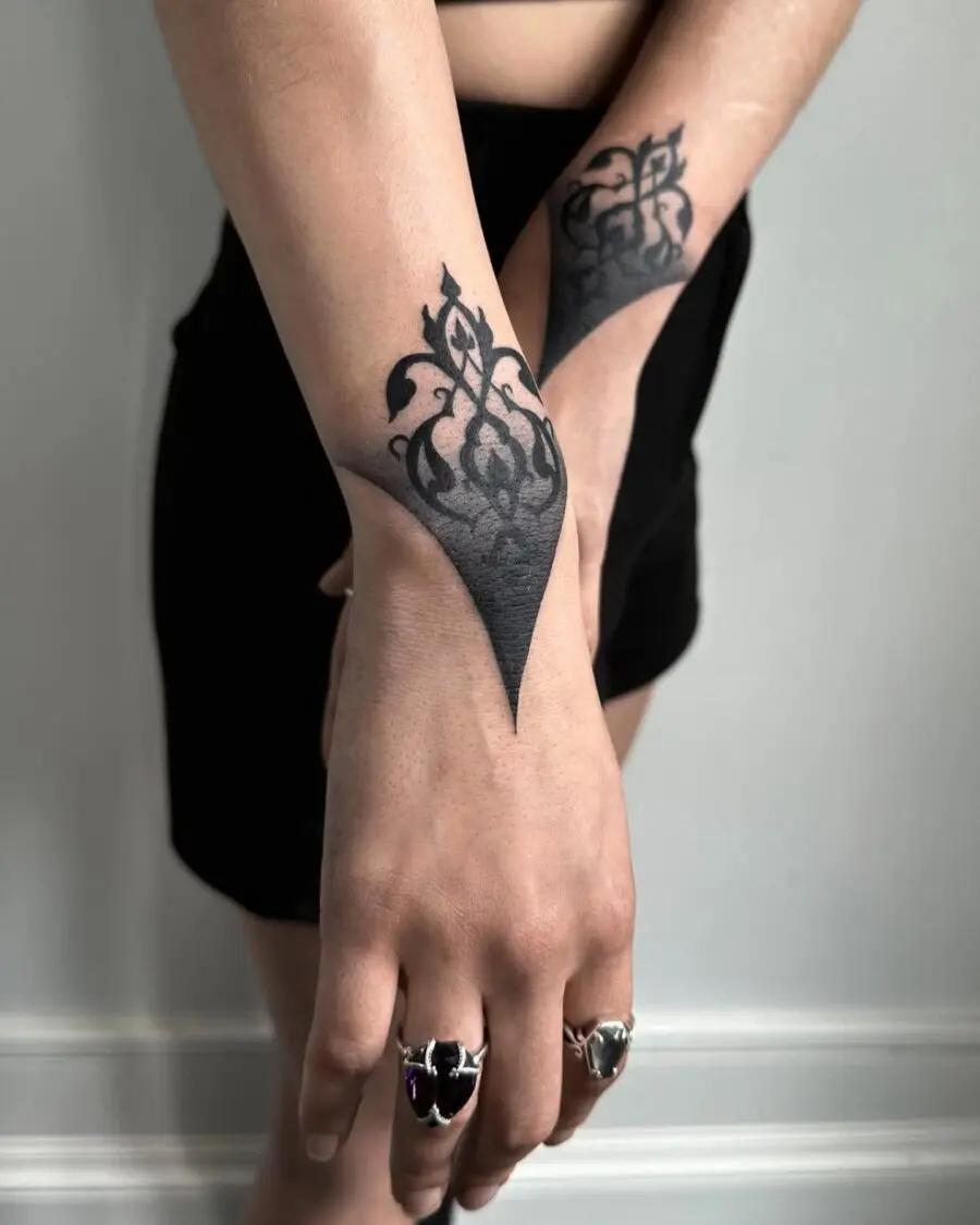Edgy floral design with sharp contrasts