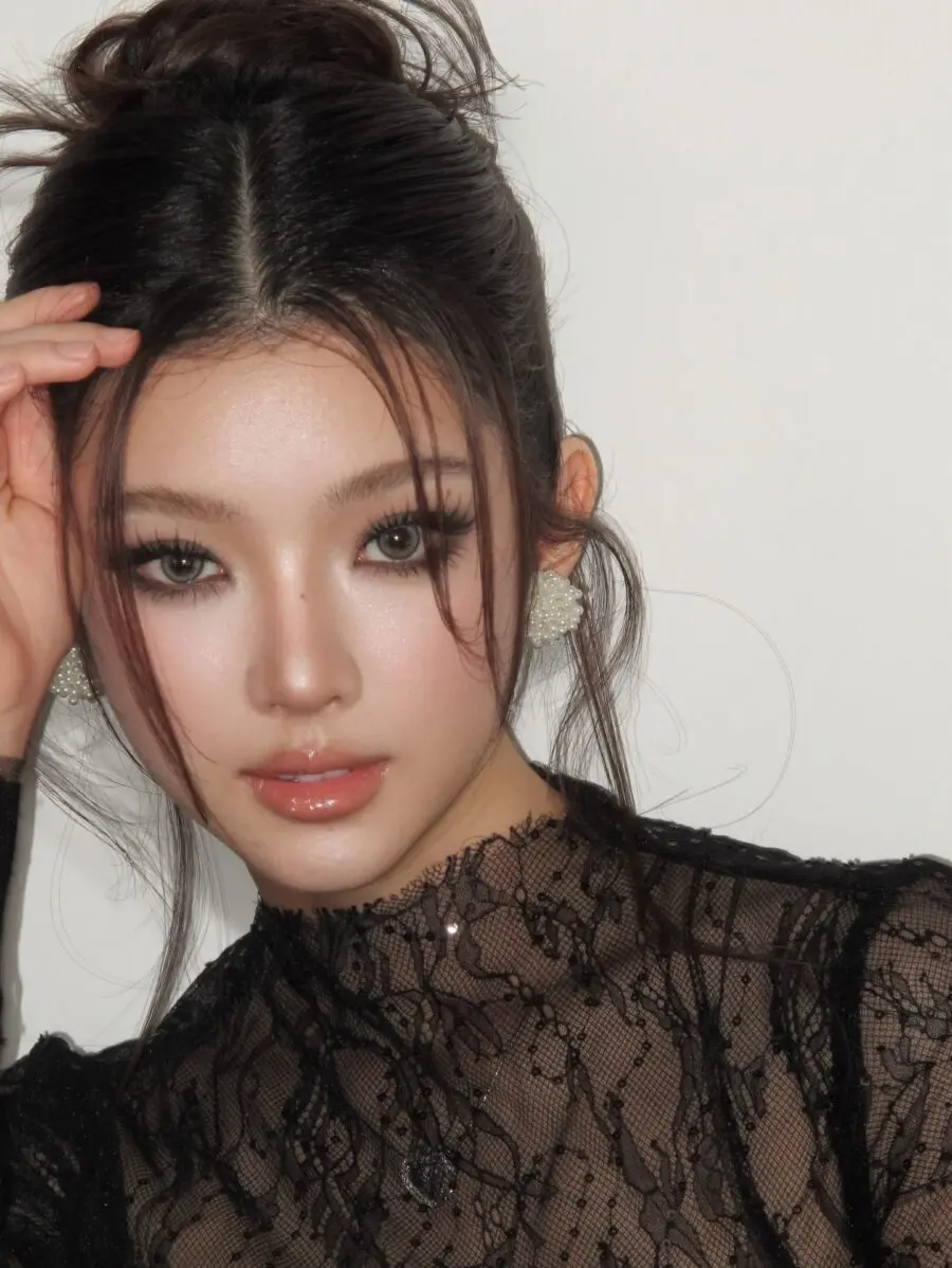 Elegant and captivating Douyin makeup style