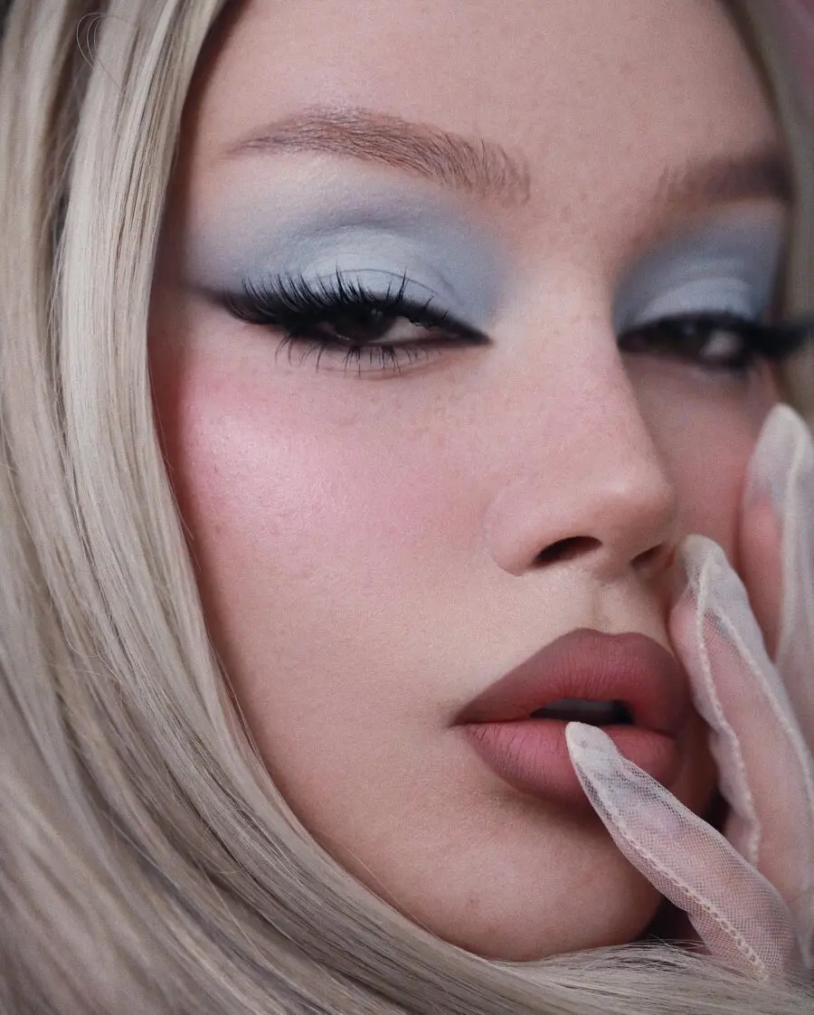 Chic pastel blue and pink makeup look