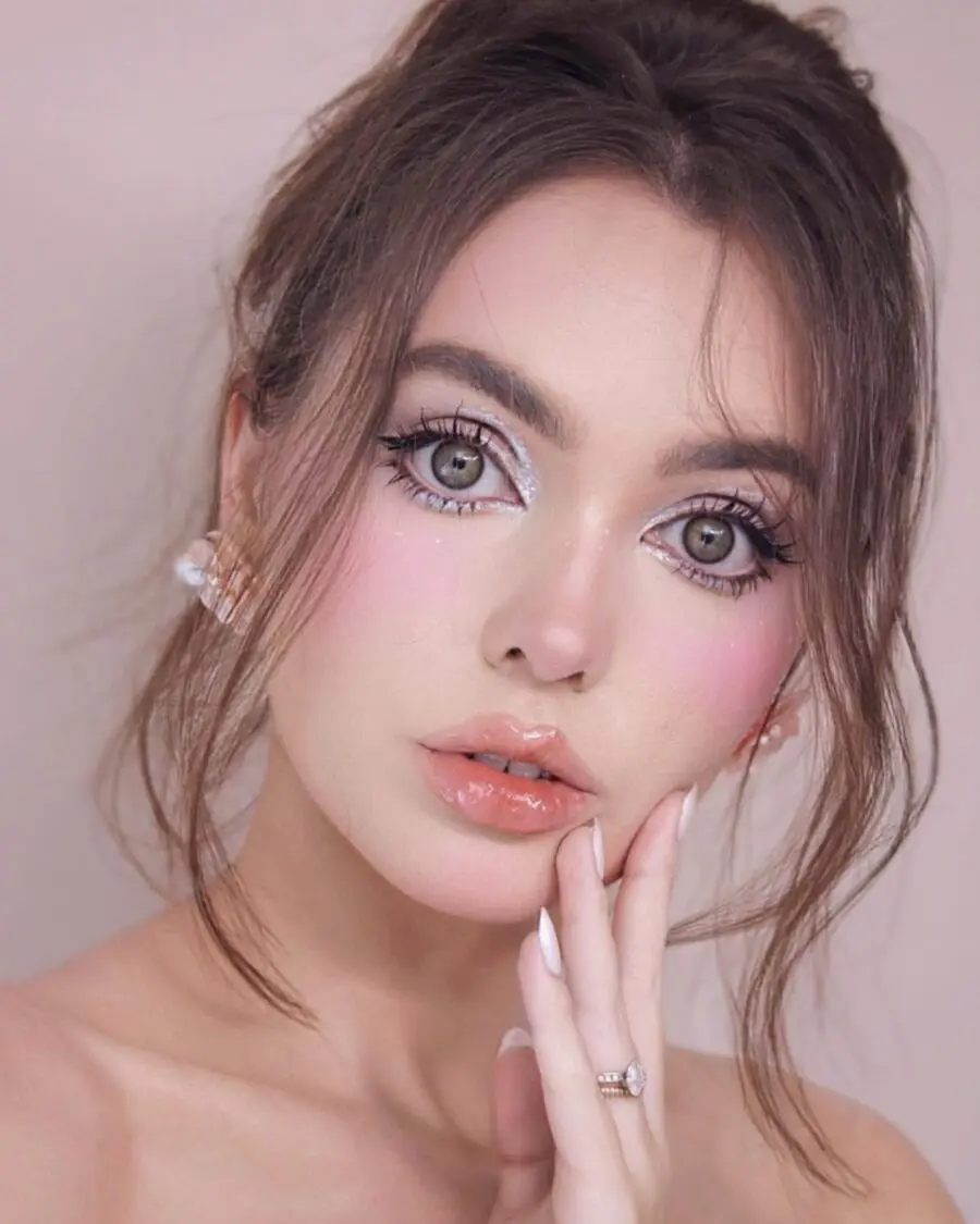 Glamorous pastel eye makeup look unveiled