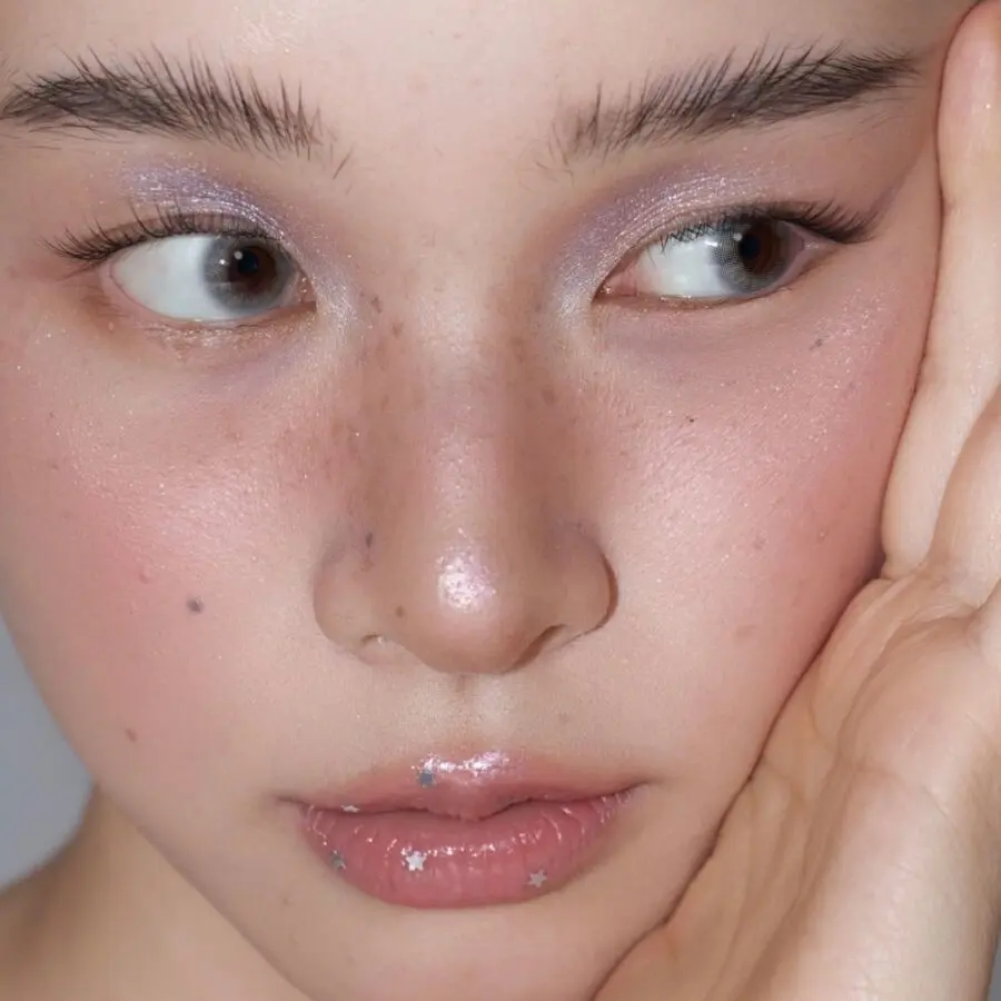Radiant, starry-eyed Douyin makeup style