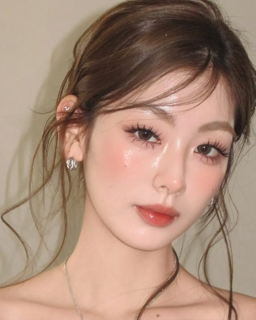 Fresh and Glowing Douyin-Inspired Makeup Look