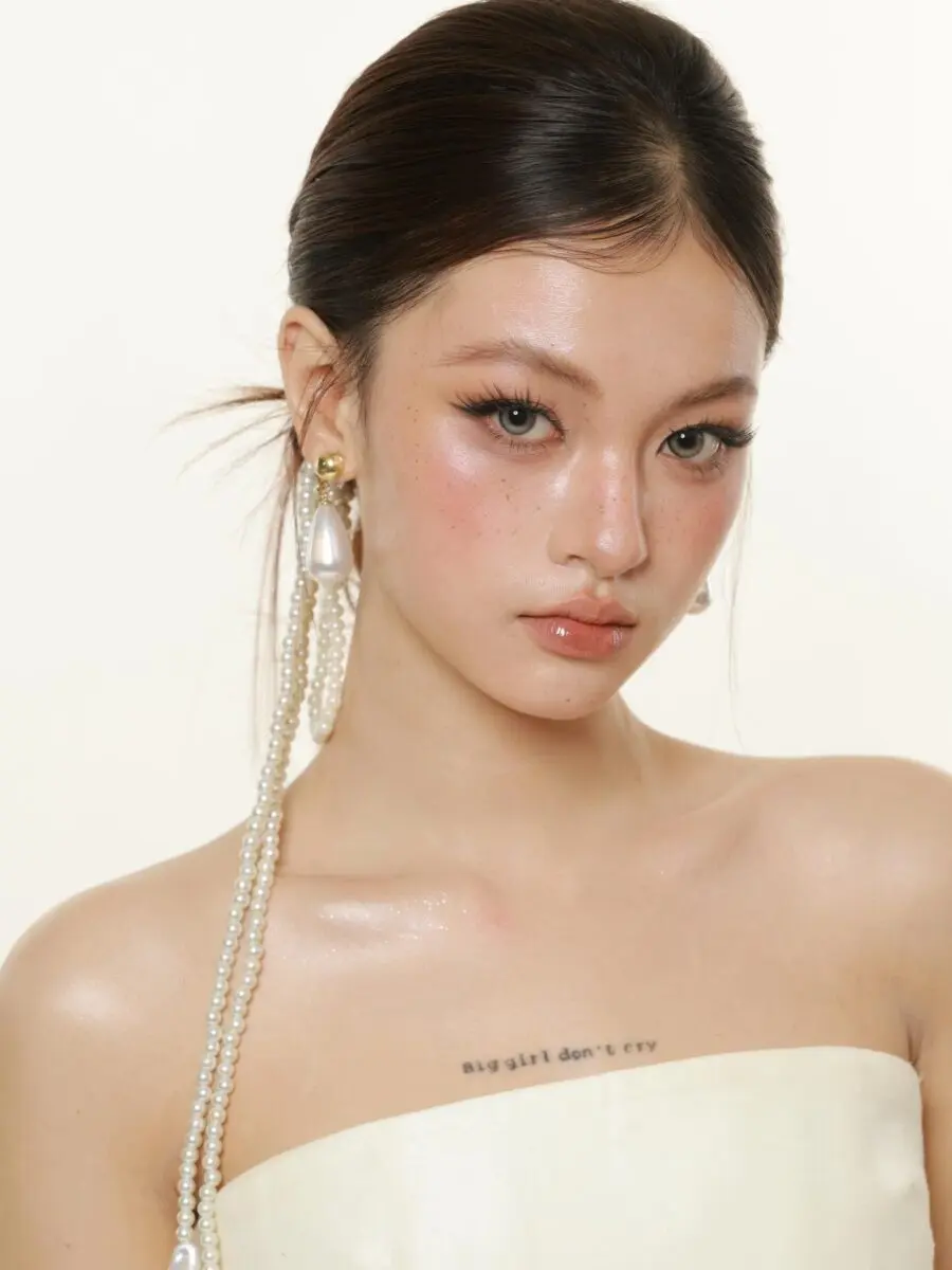 Effortlessly radiant makeup look for modern elegance