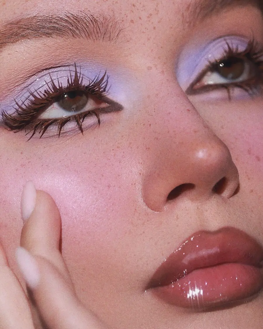 Pastel Lilac Eyes and Glowing Skin Look