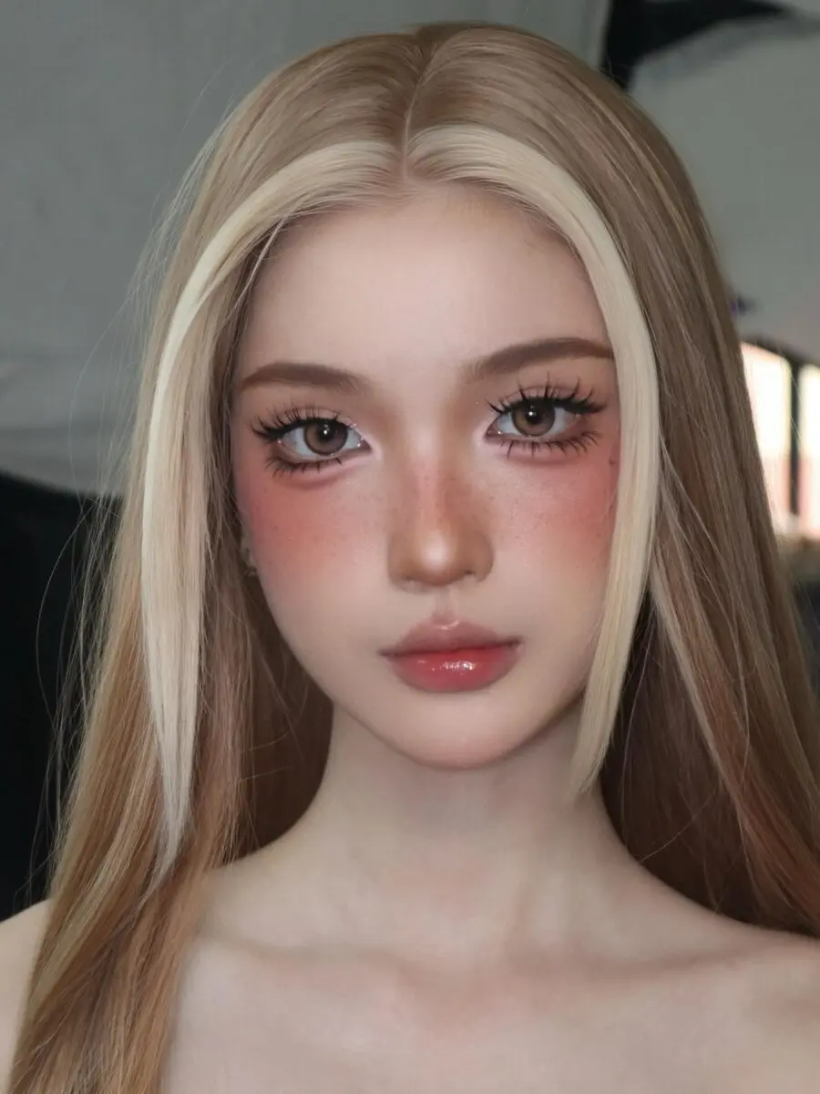 Soft glam with striking features and natural glow