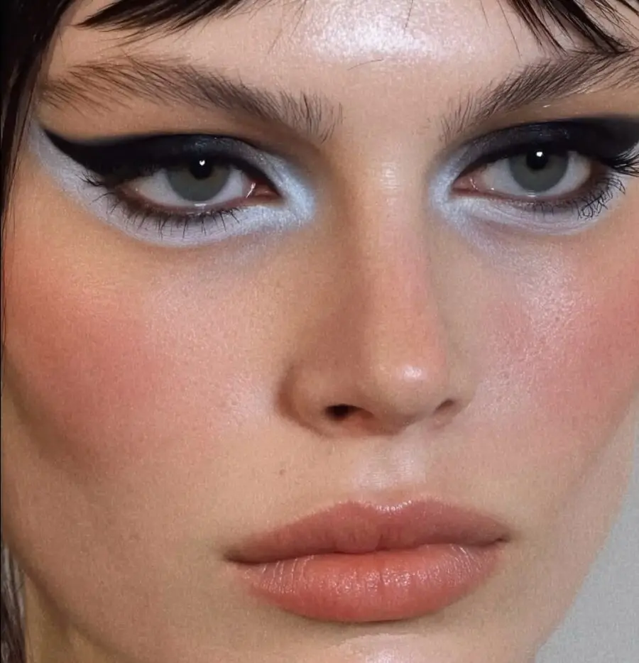 Bold eyeliner and pastel eyeshadows shine bright
