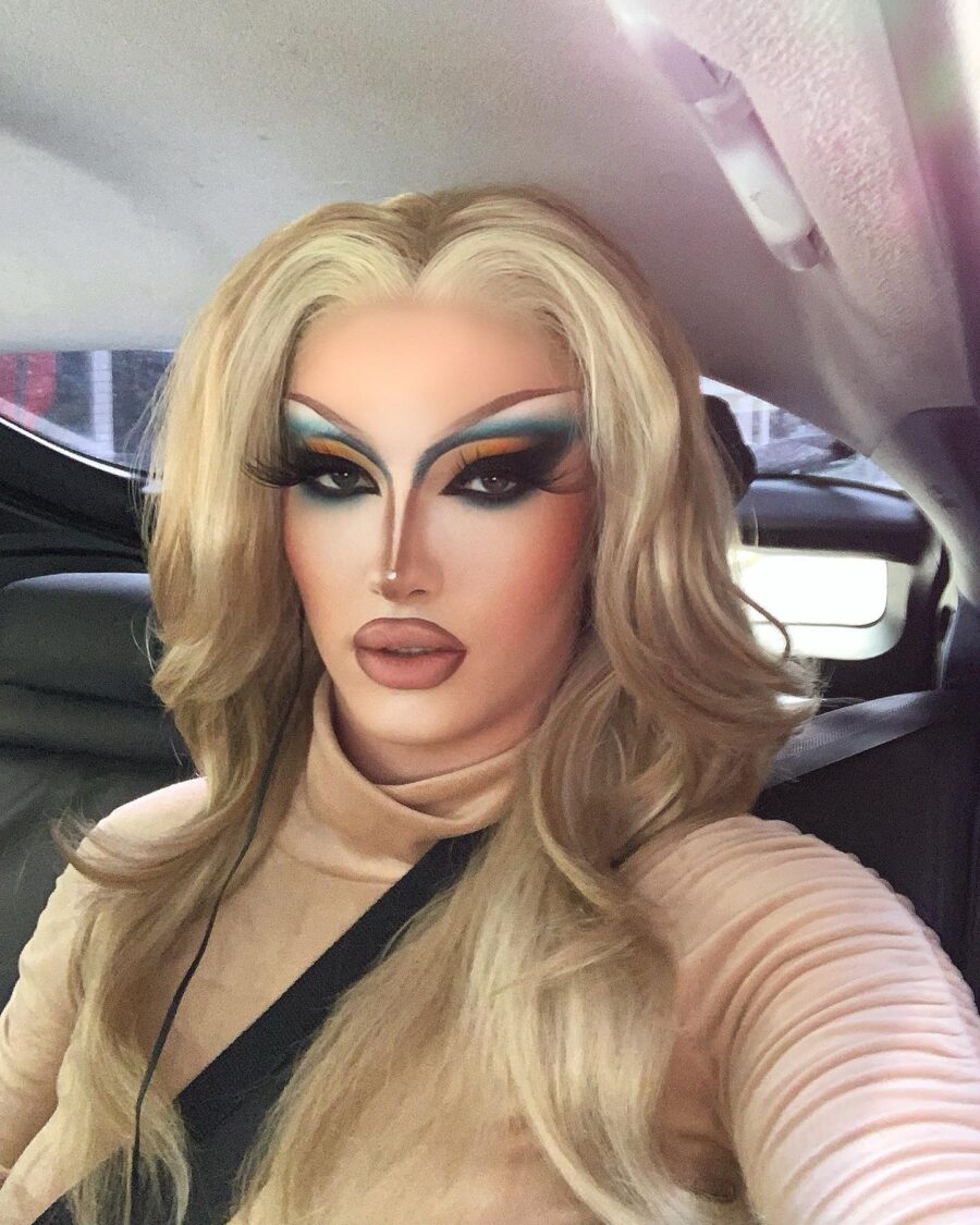Bold features and glam in the car