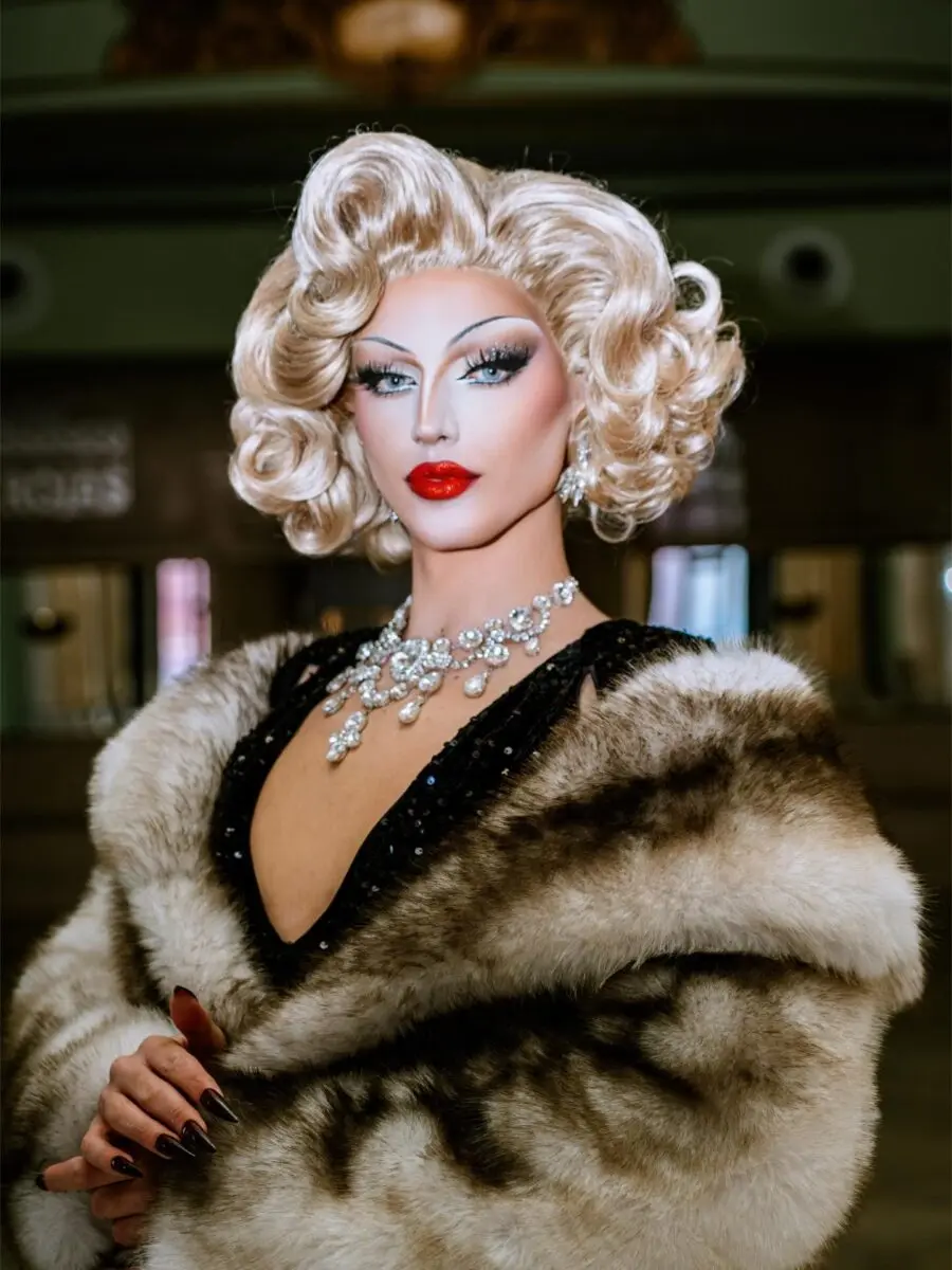 Glamorous drag queen look with vintage flair