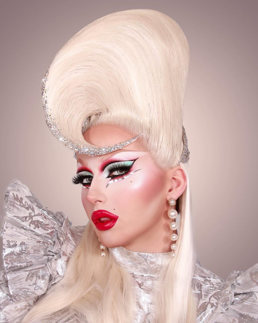 Glamorous silver look with bold features