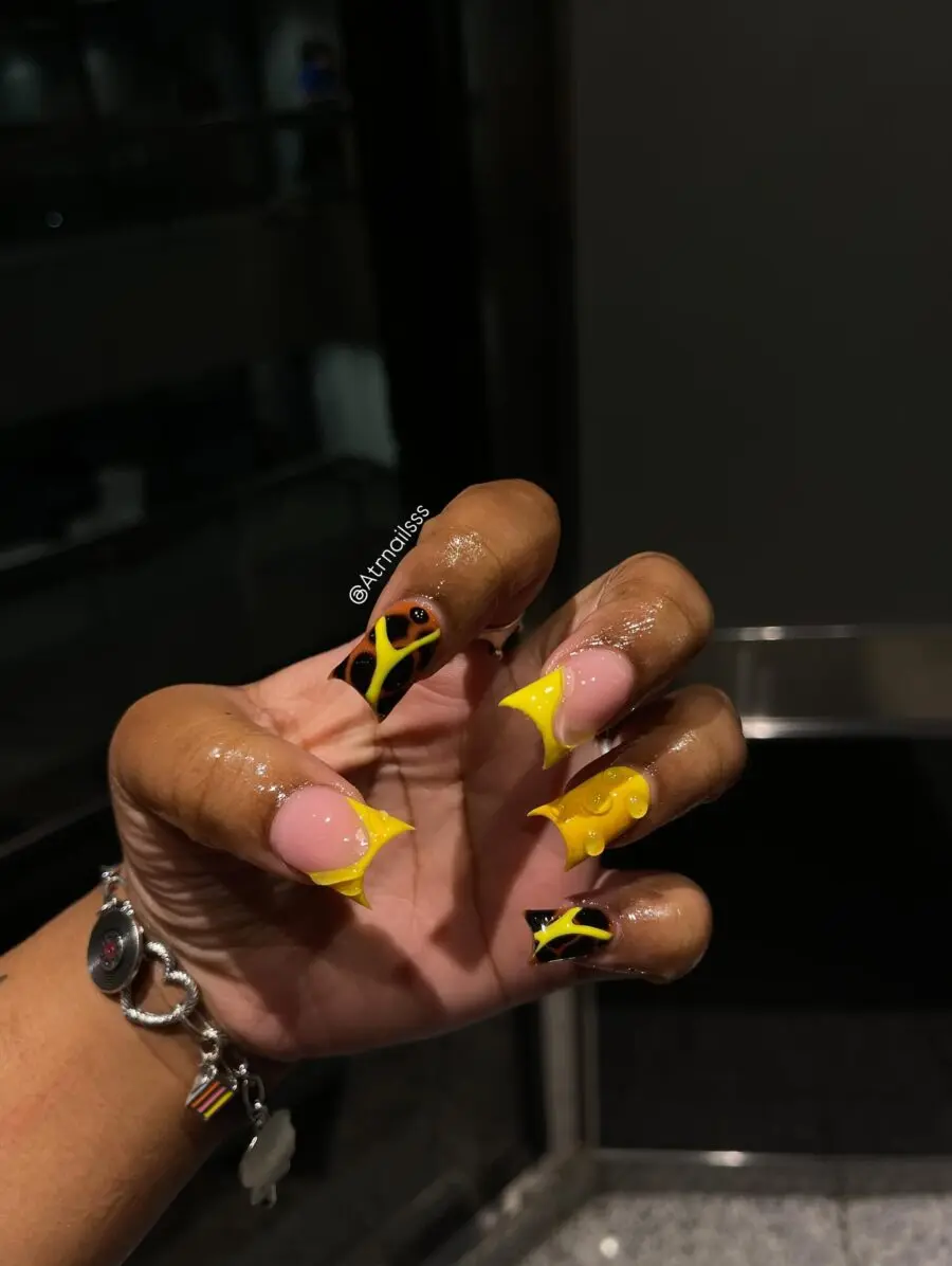 Stylish duck nails with bold color combos
