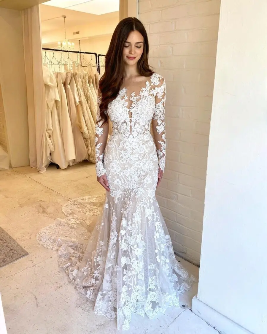 Elegant lace wedding dress with sleeves