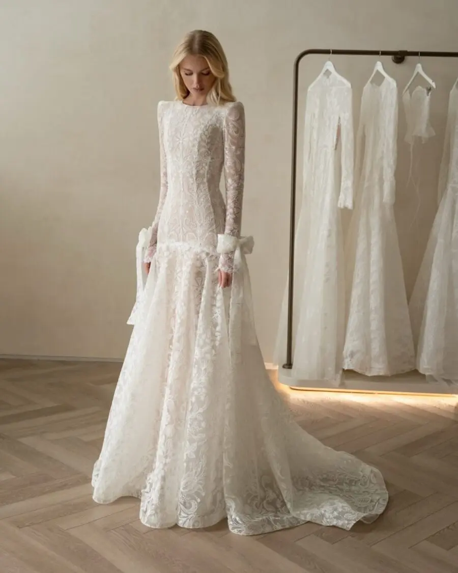 Elegant lace wedding dress with stylish sleeves