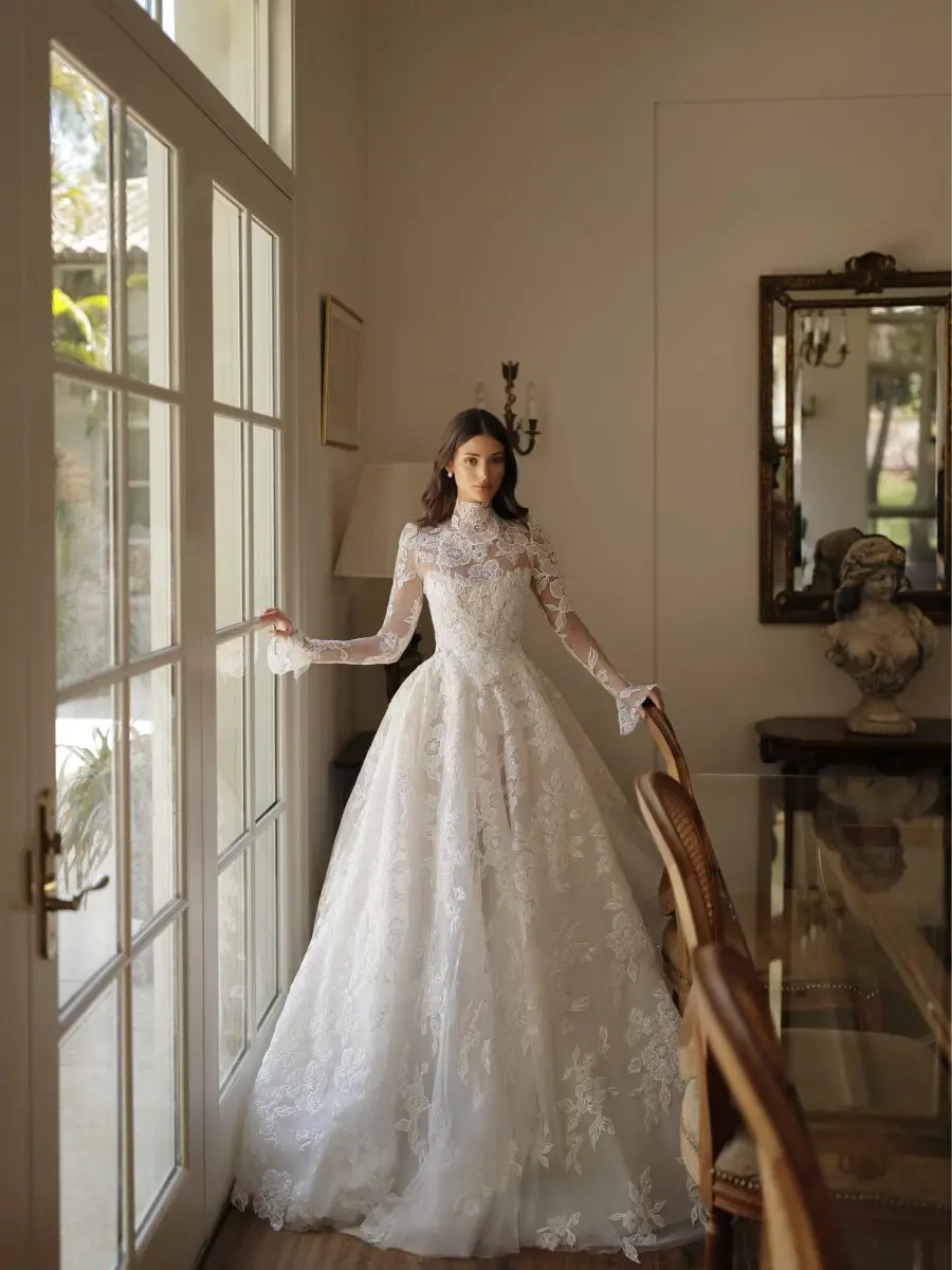 Elegant lace wedding dress with long sleeves