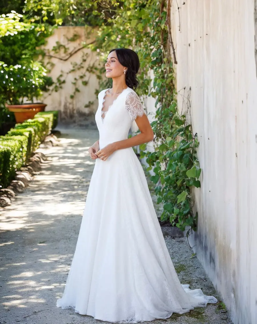 Elegant wedding dress with lace sleeves