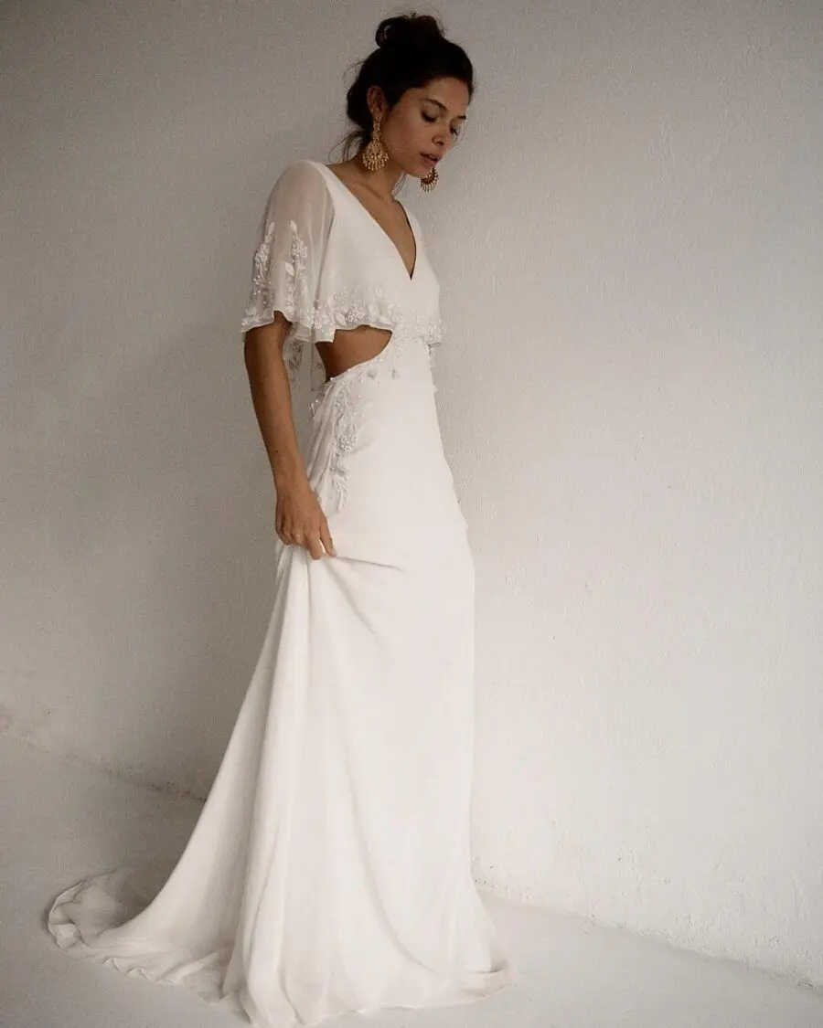 Chic and modern wedding dress with sleeves