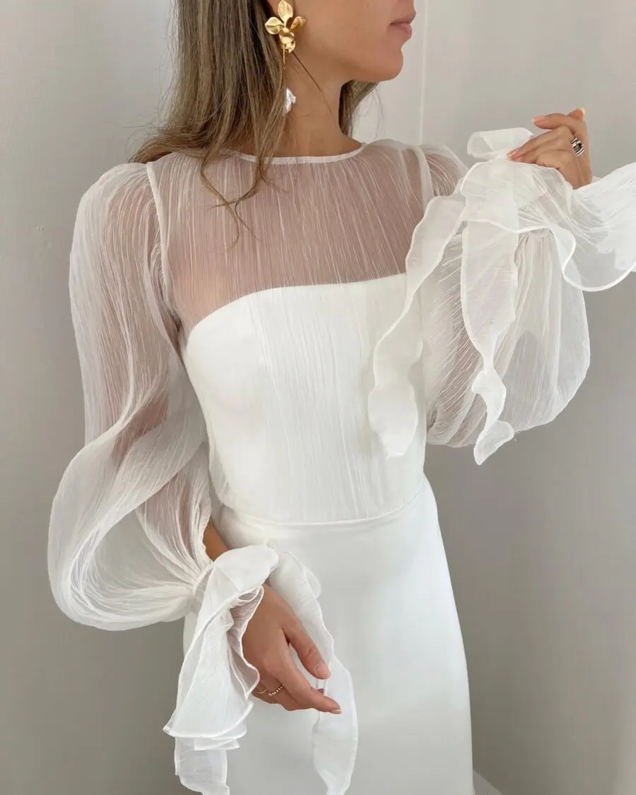 Elegant wedding dress with chic puff sleeves
