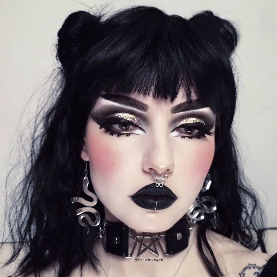 Bold and edgy emo-inspired makeup look