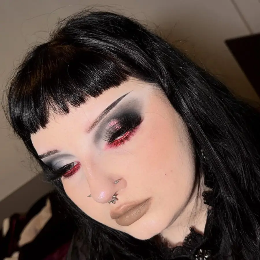 Dramatic black and red smokey eye look