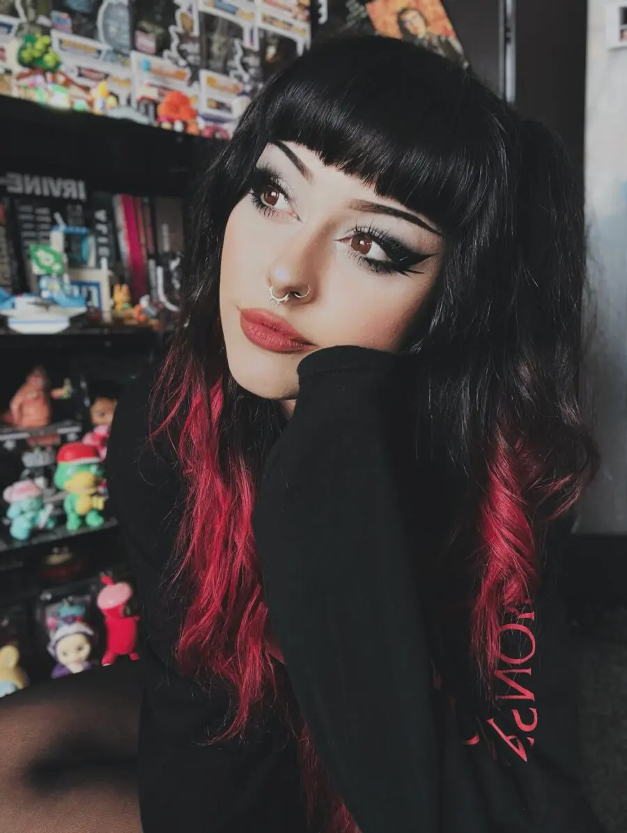 Bold eyeliner with vibrant pink highlights