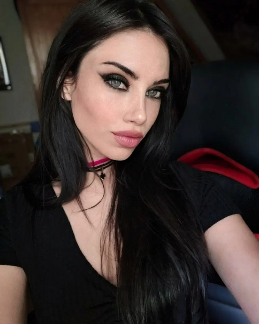 Bold Emo Makeup with Dark Elements and Edgy Vibes