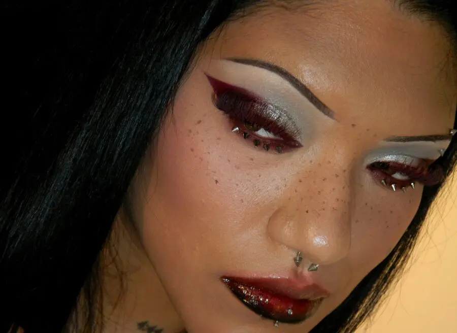 Striking emo look with bold accents
