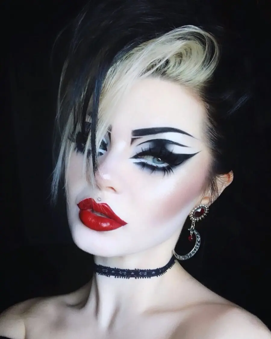 Bold Black and White Eyeliner Look