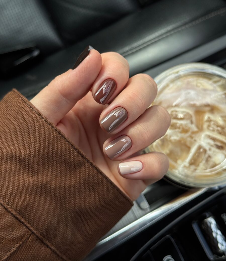 Chic autumn nails with brown hues