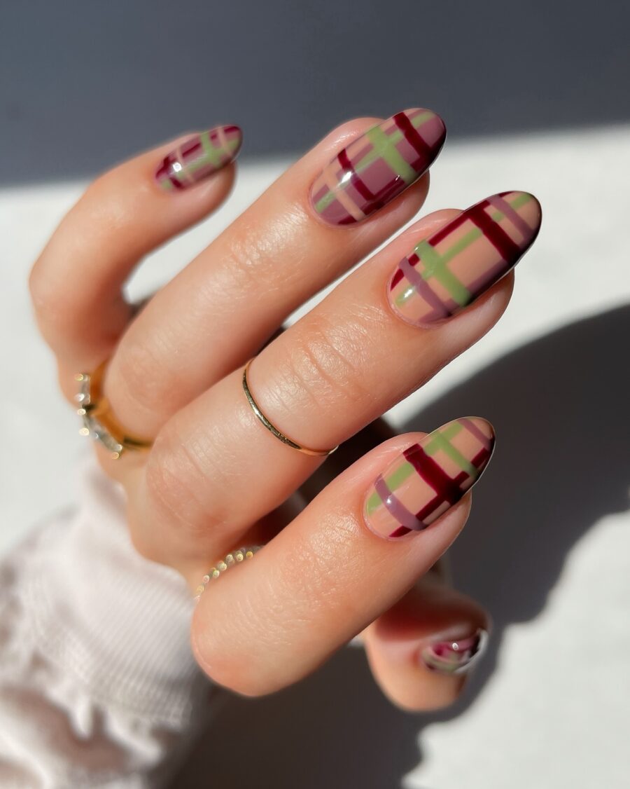 Chic plaid pattern for autumn-inspired nails
