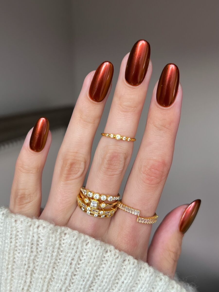 Chic shiny rust ombre fall nail design